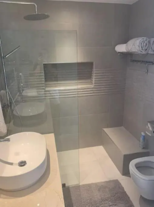 New Luxury Penthouse With Jacuzzi, Bbq And 4 Free Private Beach Passes! 2025 Traveller Award Property! La Laguna