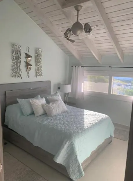 New Luxury Penthouse With Jacuzzi, Bbq And 4 Free Private Beach Passes! 2025 Traveller Award Property! La Laguna