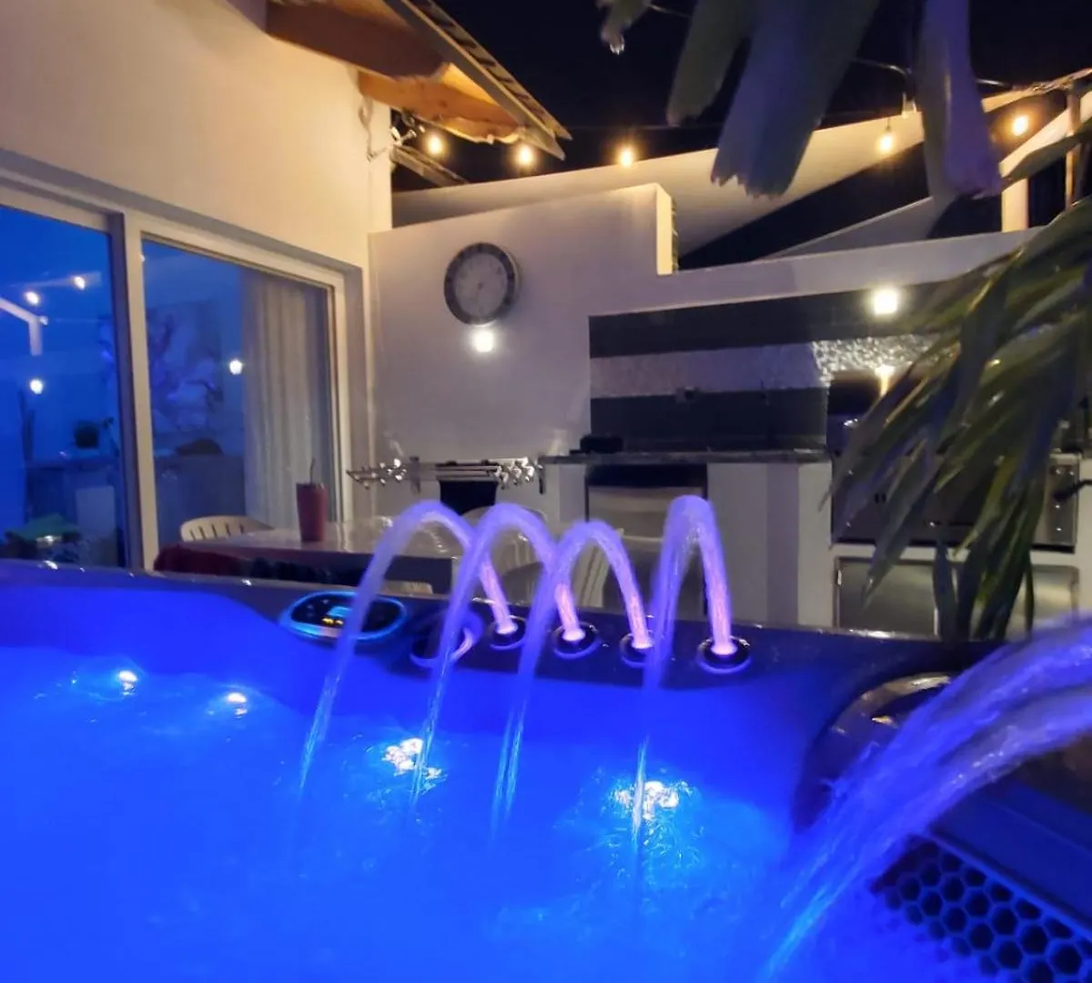 New Luxury Penthouse With Jacuzzi, Bbq And 4 Free Private Beach Passes! 2025 Traveller Award Property! La Laguna 0*,  Δομινικανή Δημοκρατία